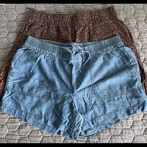 Woman’s size medium casual shorts
